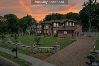 5 Sipporta Lane, Paramus, NJ 07652
