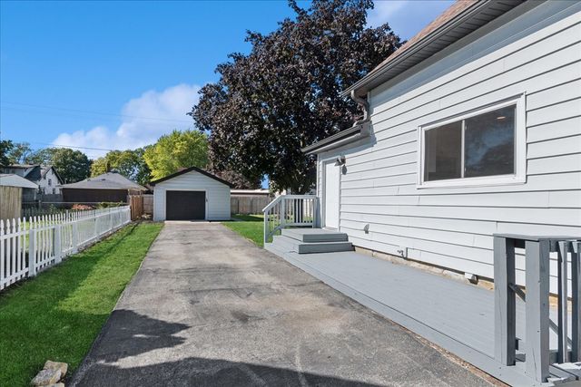 1015 Oakland Avenue, Joliet, IL 60435