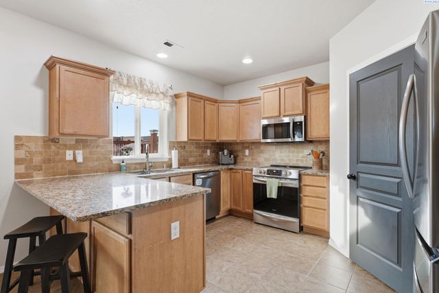 1664 Crab Apple Circle, West Richland, WA 99353