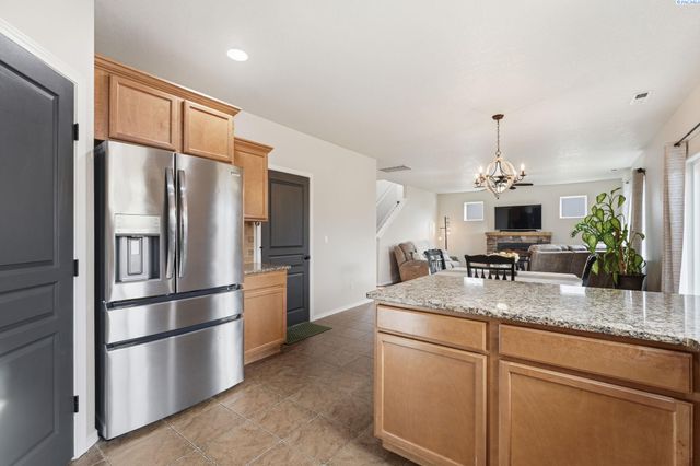 1664 Crab Apple Circle, West Richland, WA 99353