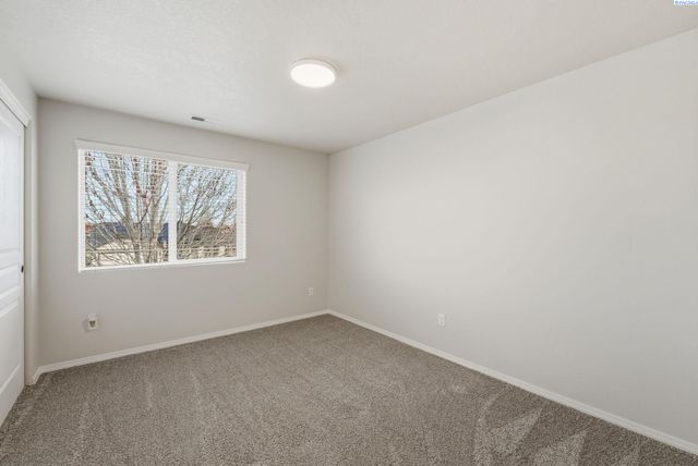 1664 Crab Apple Circle, West Richland, WA 99353