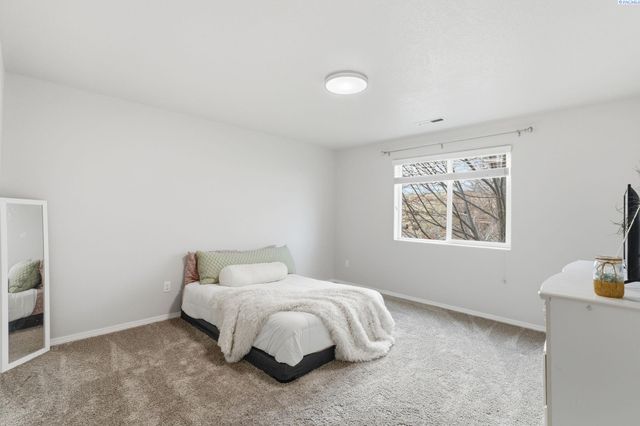 1664 Crab Apple Circle, West Richland, WA 99353