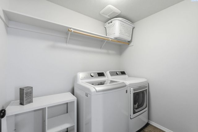 1664 Crab Apple Circle, West Richland, WA 99353