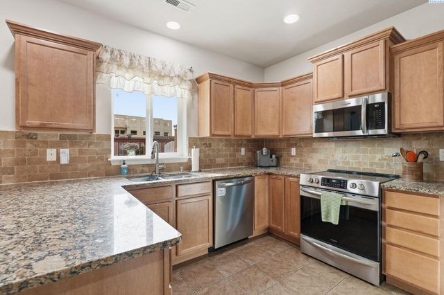 1664 Crab Apple Circle, West Richland, WA 99353