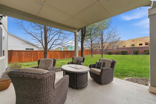 1664 Crab Apple Circle, West Richland, WA 99353