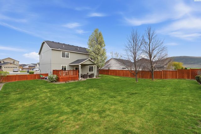 1664 Crab Apple Circle, West Richland, WA 99353