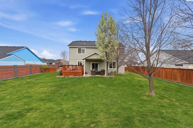 1664 Crab Apple Circle, West Richland, WA 99353