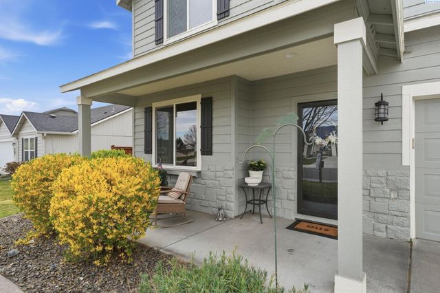 1664 Crab Apple Circle, West Richland, WA 99353