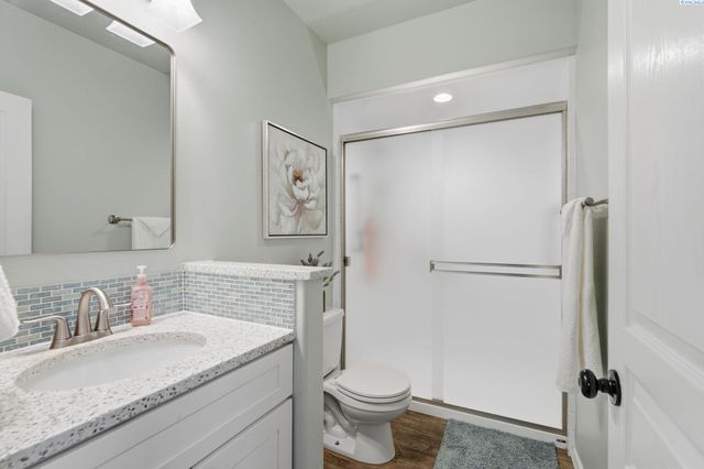 1664 Crab Apple Circle, West Richland, WA 99353