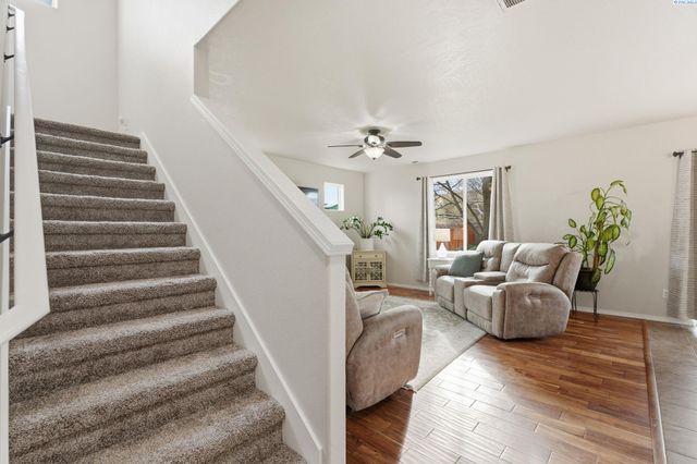 1664 Crab Apple Circle, West Richland, WA 99353