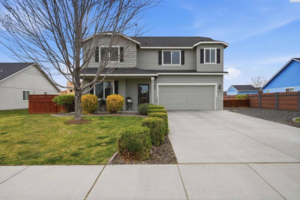 1664 Crab Apple Circle, West Richland, WA 99353