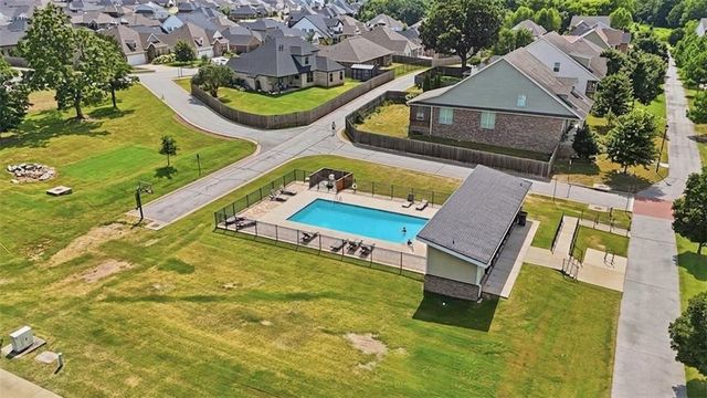 2891 S Cobalt Avenue, Fayetteville, AR 72701