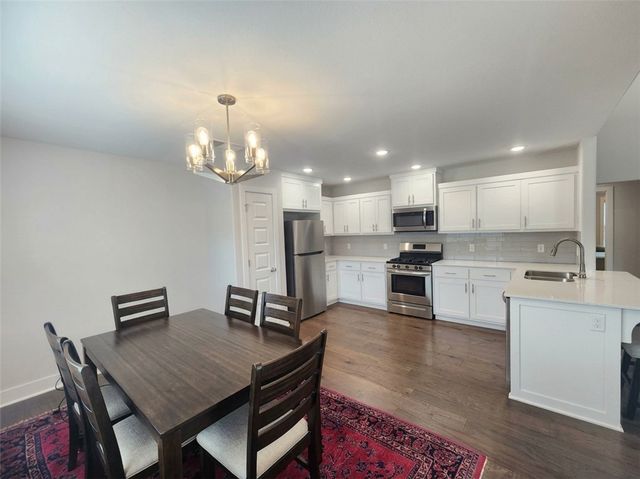 2891 S Cobalt Avenue, Fayetteville, AR 72701