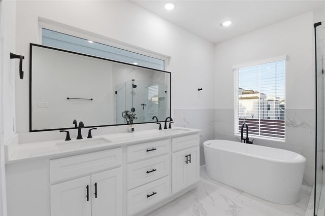 1243 W 23rd Street B, Houston, TX 77008