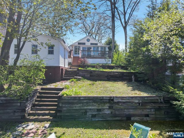 75 Witte Road, West Milford, NJ 07480