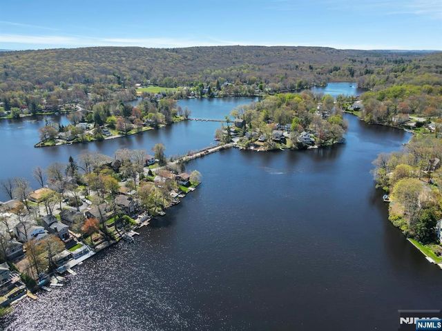 75 Witte Road, West Milford, NJ 07480