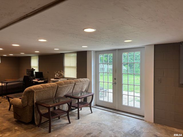 102 W RIO Drive, Washington, IL 61571