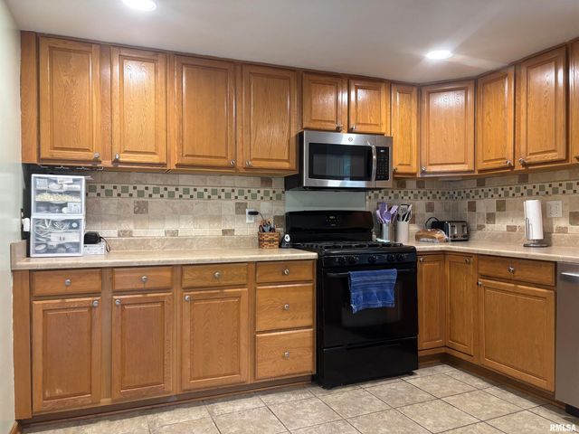 102 W RIO Drive, Washington, IL 61571