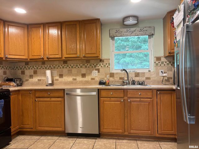 102 W RIO Drive, Washington, IL 61571