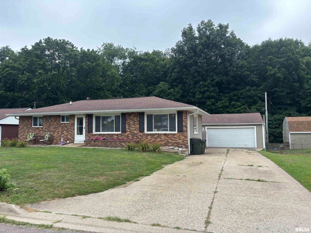102 W RIO Drive, Washington, IL 61571