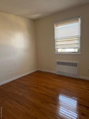 268 Schenck Avenue, Great Neck, NY 11021