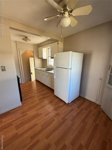 7612 Hazelton Street, Dearborn Heights, MI 48127