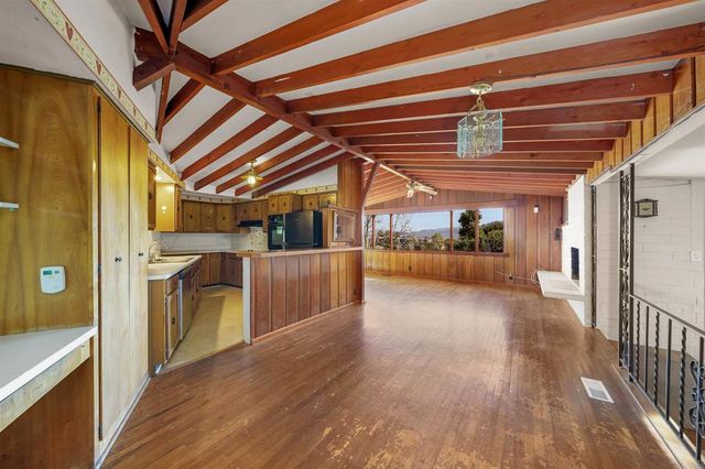 10111 Pinnacle Lane, La Mesa, CA 91941