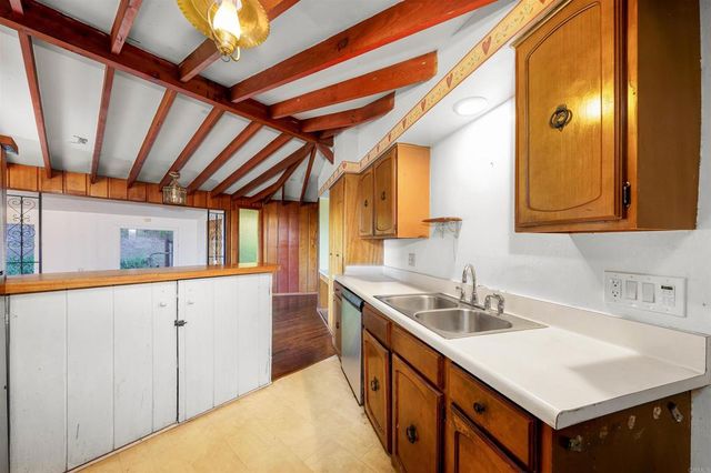 10111 Pinnacle Lane, La Mesa, CA 91941