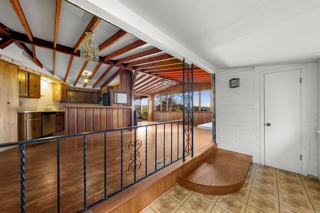 10111 Pinnacle Lane, La Mesa, CA 91941