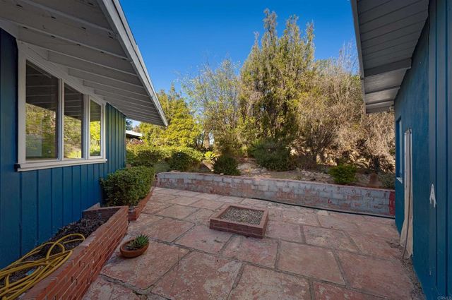 10111 Pinnacle Lane, La Mesa, CA 91941