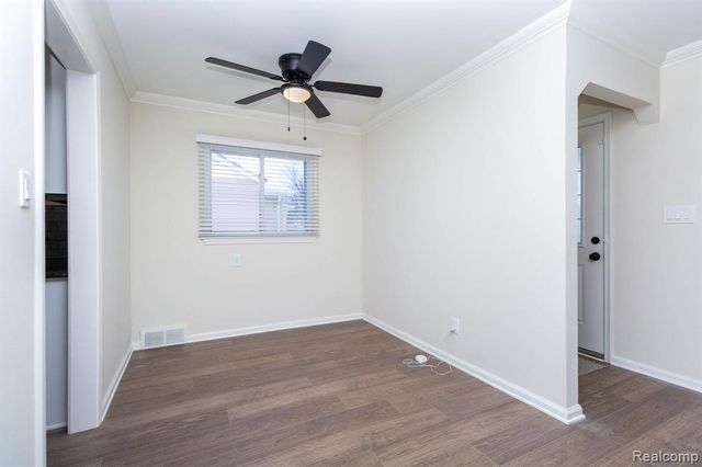 542 S Manitou Avenue, Clawson, MI 48017