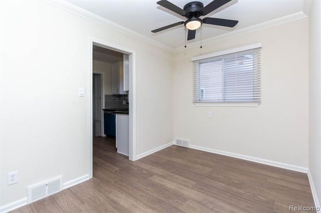 542 S Manitou Avenue, Clawson, MI 48017