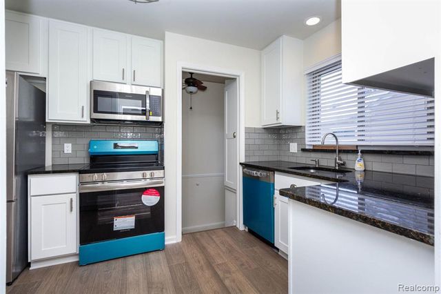 542 S Manitou Avenue, Clawson, MI 48017