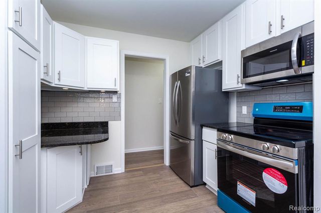 542 S Manitou Avenue, Clawson, MI 48017