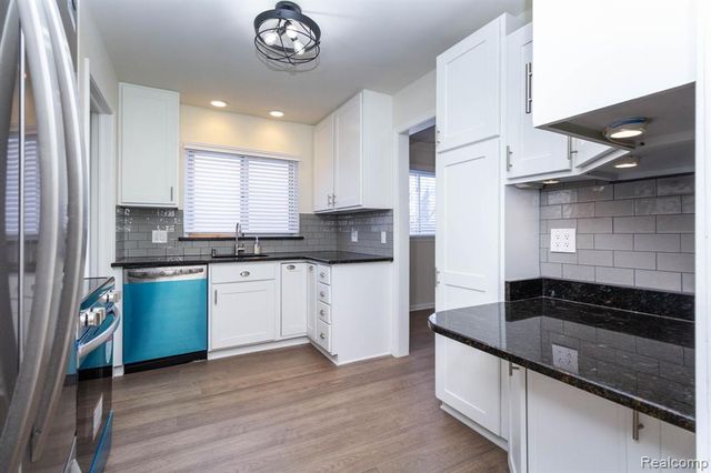 542 S Manitou Avenue, Clawson, MI 48017