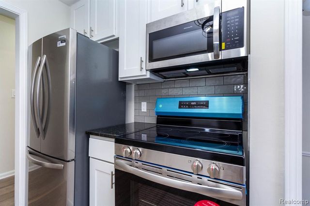 542 S Manitou Avenue, Clawson, MI 48017