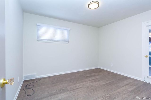 542 S Manitou Avenue, Clawson, MI 48017