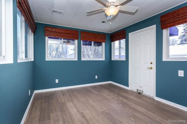 542 S Manitou Avenue, Clawson, MI 48017