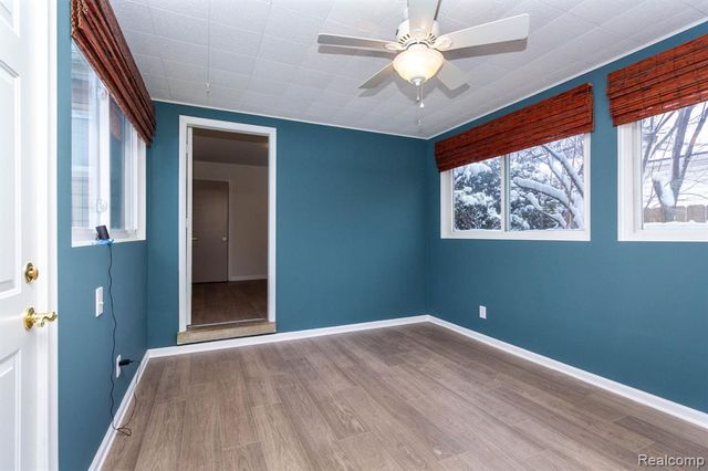 542 S Manitou Avenue, Clawson, MI 48017