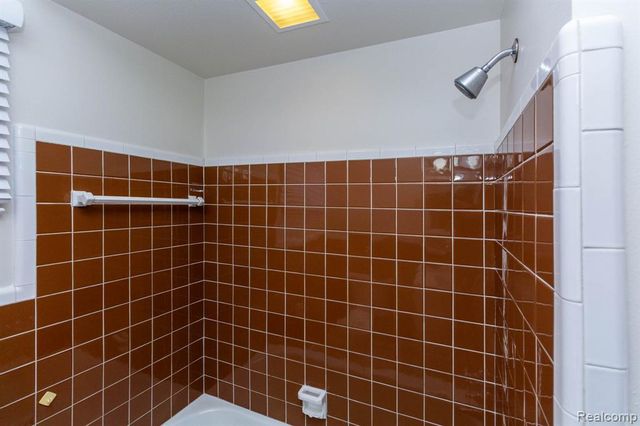 542 S Manitou Avenue, Clawson, MI 48017