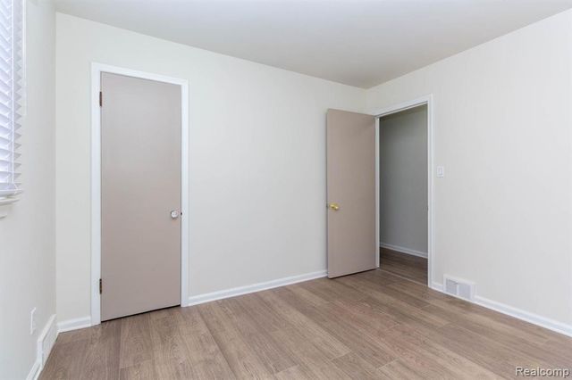 542 S Manitou Avenue, Clawson, MI 48017