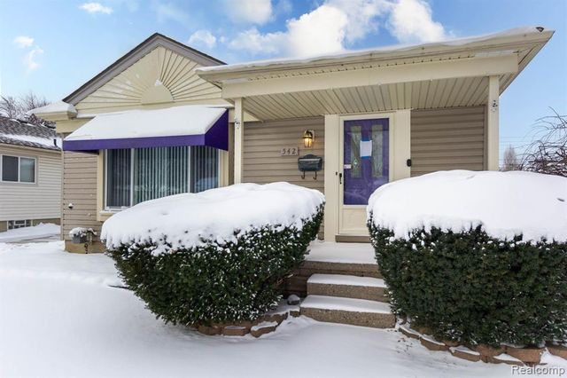542 S Manitou Avenue, Clawson, MI 48017