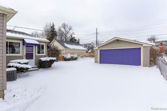 542 S Manitou Avenue, Clawson, MI 48017