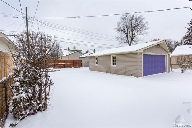 542 S Manitou Avenue, Clawson, MI 48017