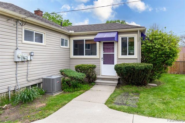 542 S Manitou Avenue, Clawson, MI 48017