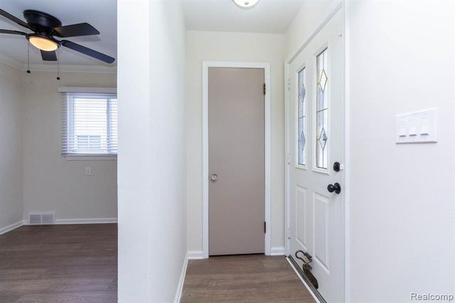 542 S Manitou Avenue, Clawson, MI 48017