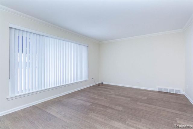 542 S Manitou Avenue, Clawson, MI 48017