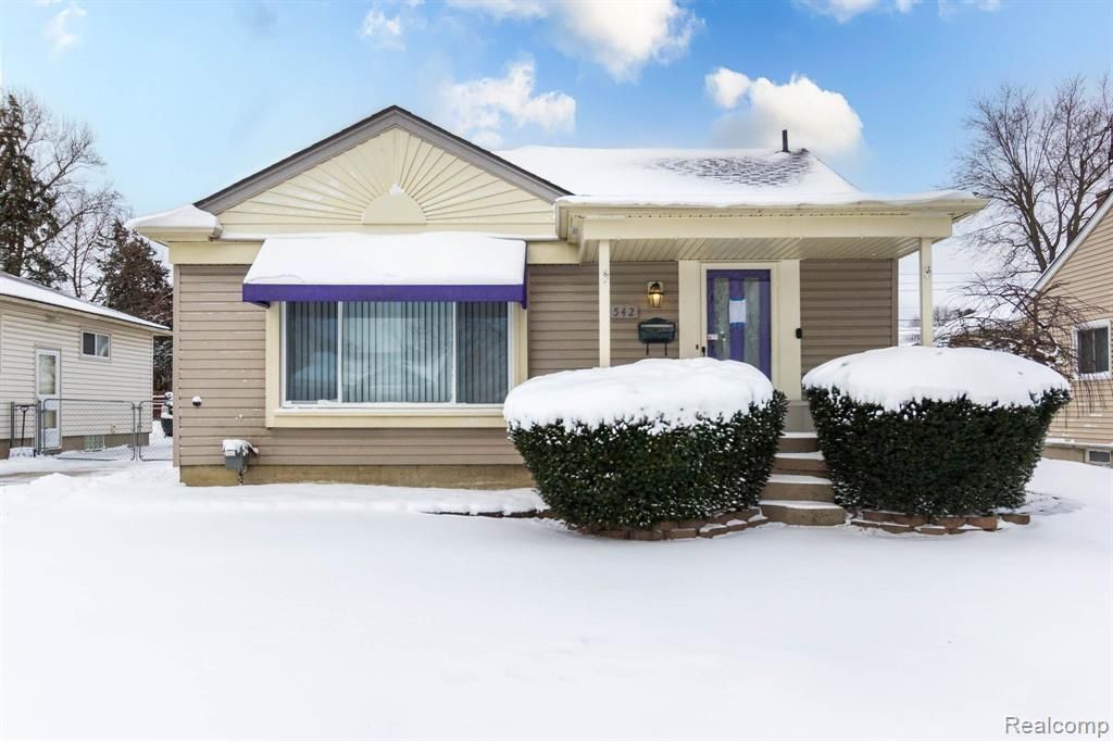 542 S Manitou Avenue, Clawson, MI 48017