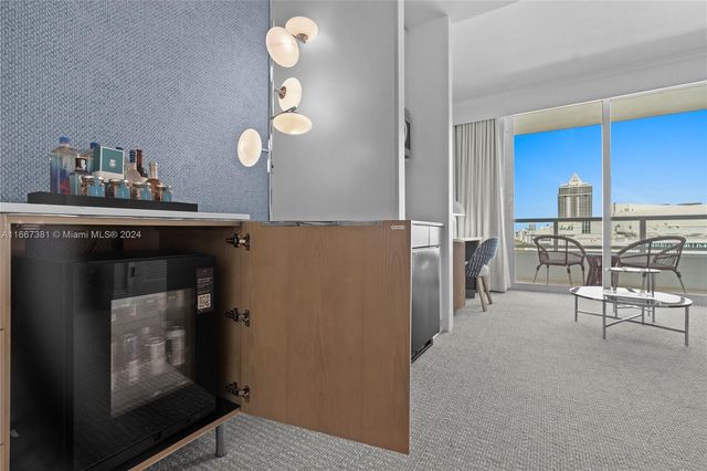 4401 Collins Ave 1709, Miami Beach, FL 33140