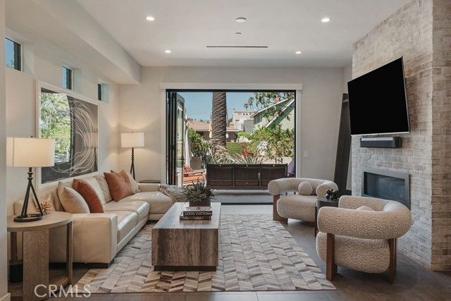 624 14th Street, Huntington Beach, CA 92648